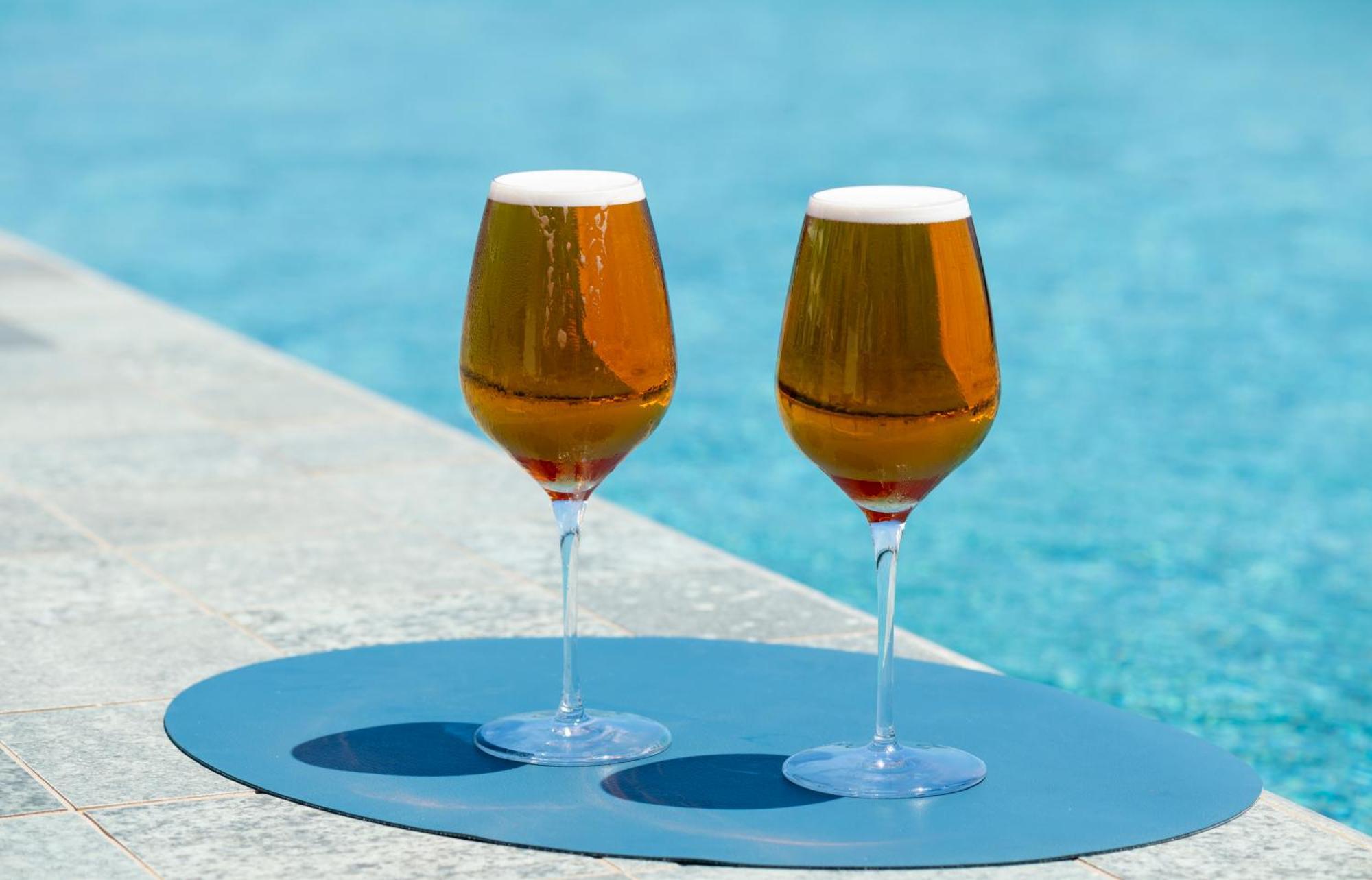 Atzavara Hotel & Spa Santa Susanna Exterior foto Beer in wine glasses