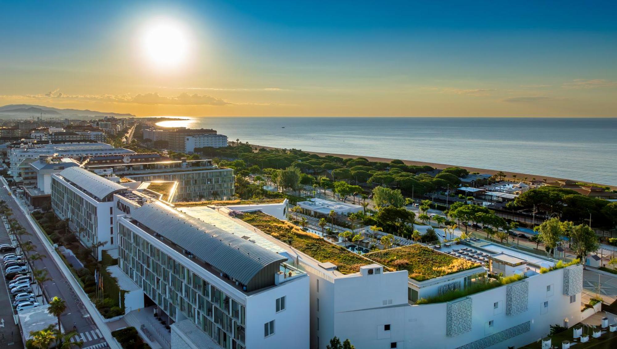 Atzavara Hotel & Spa Santa Susanna Exterior foto View of the campus