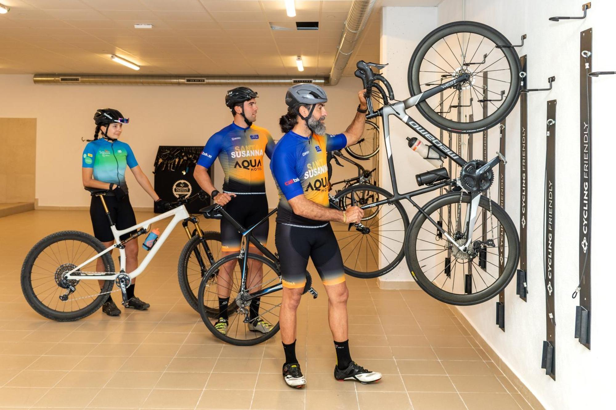 Atzavara Hotel & Spa Santa Susanna Exterior foto Bicycle lift
